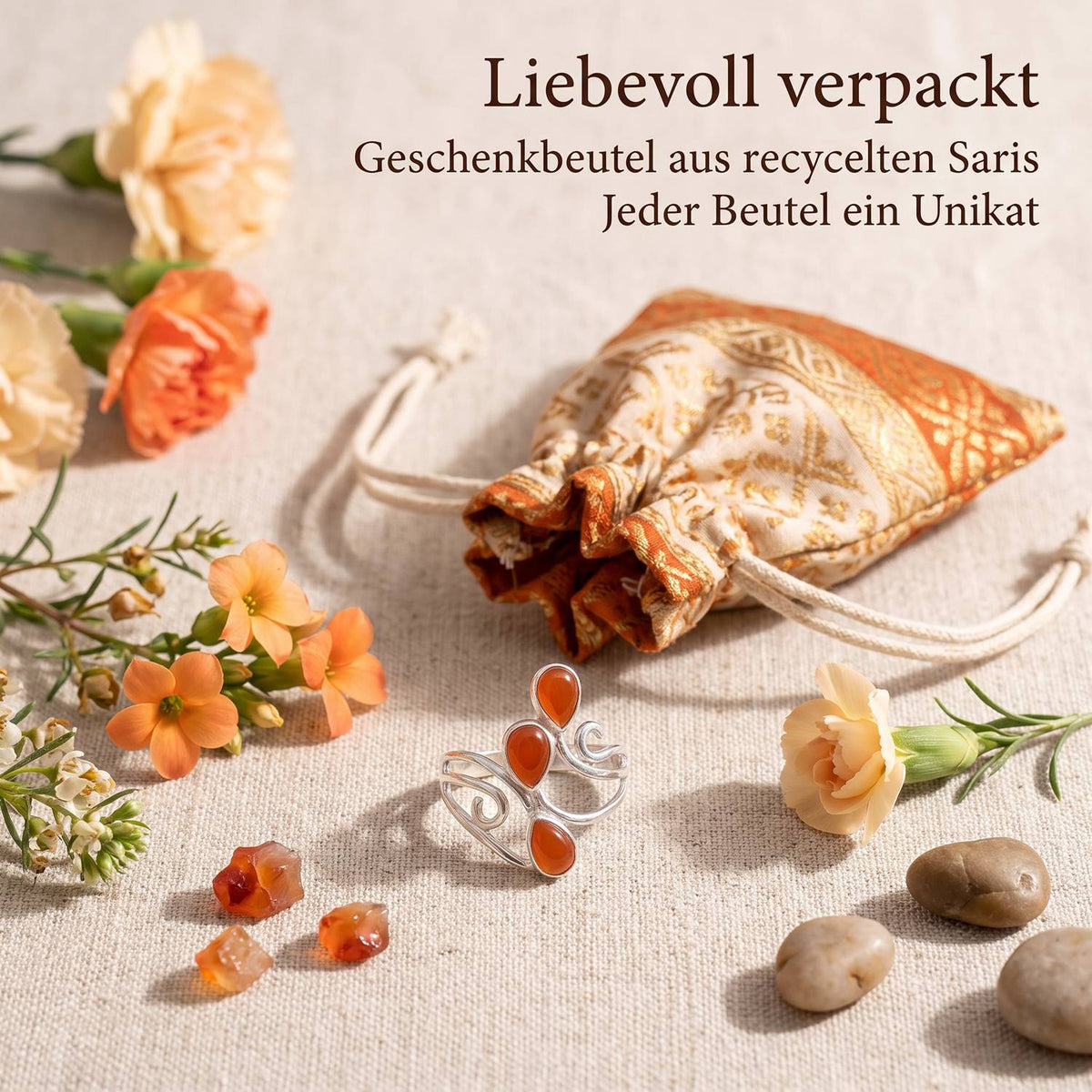 Silberring mit Karneol und Geschenkbeutel aus recyceltem Sari