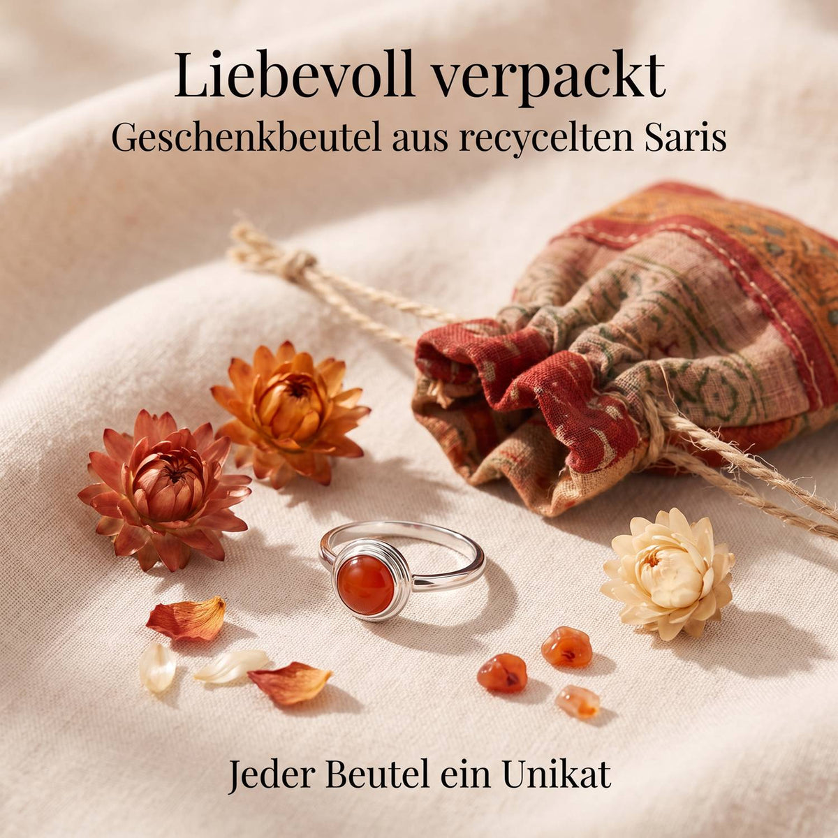 Silberring mit Karneol und Geschenkbeutel aus recyceltem Sari