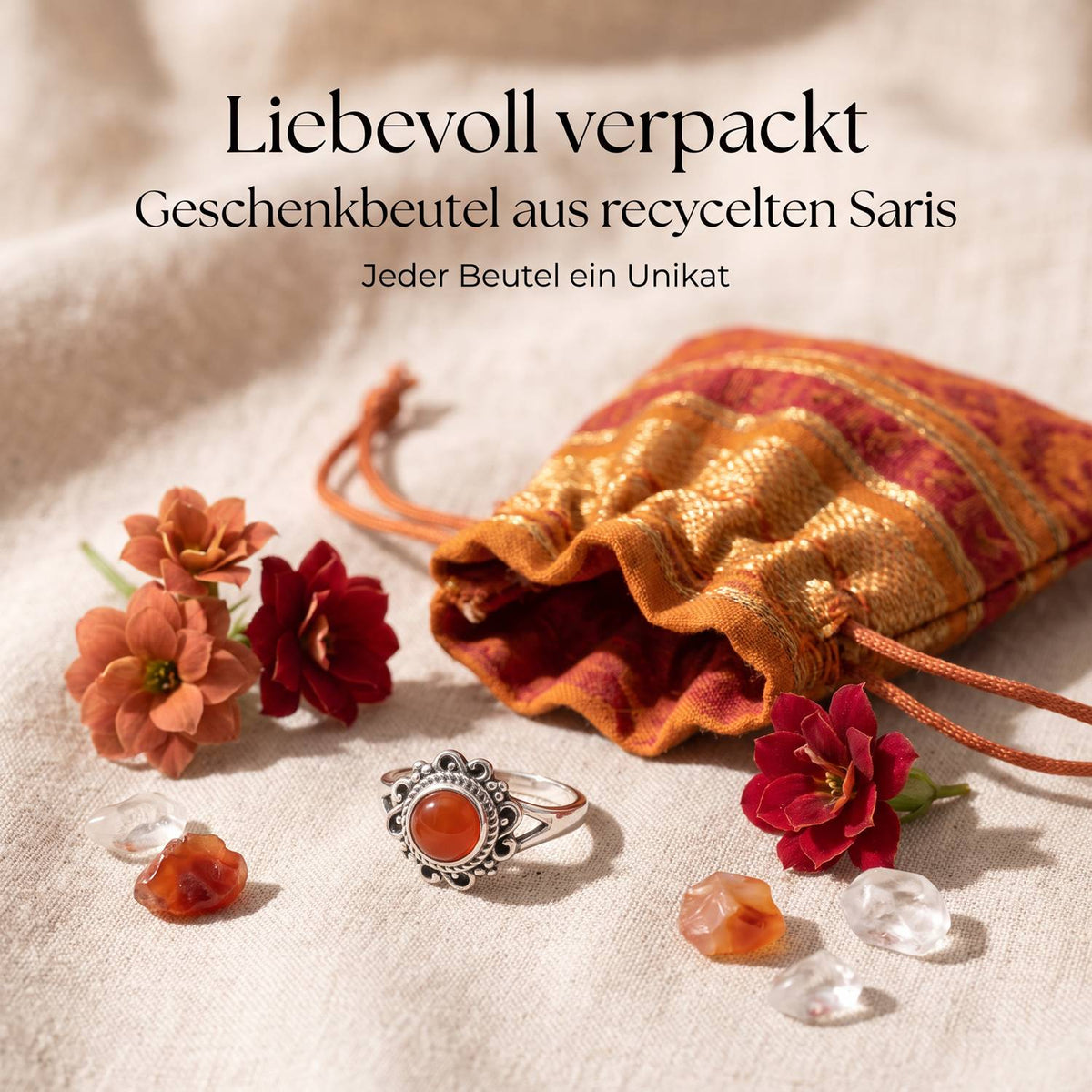 Silberring mit Karneol und Geschenkbeutel aus recyceltem Sari