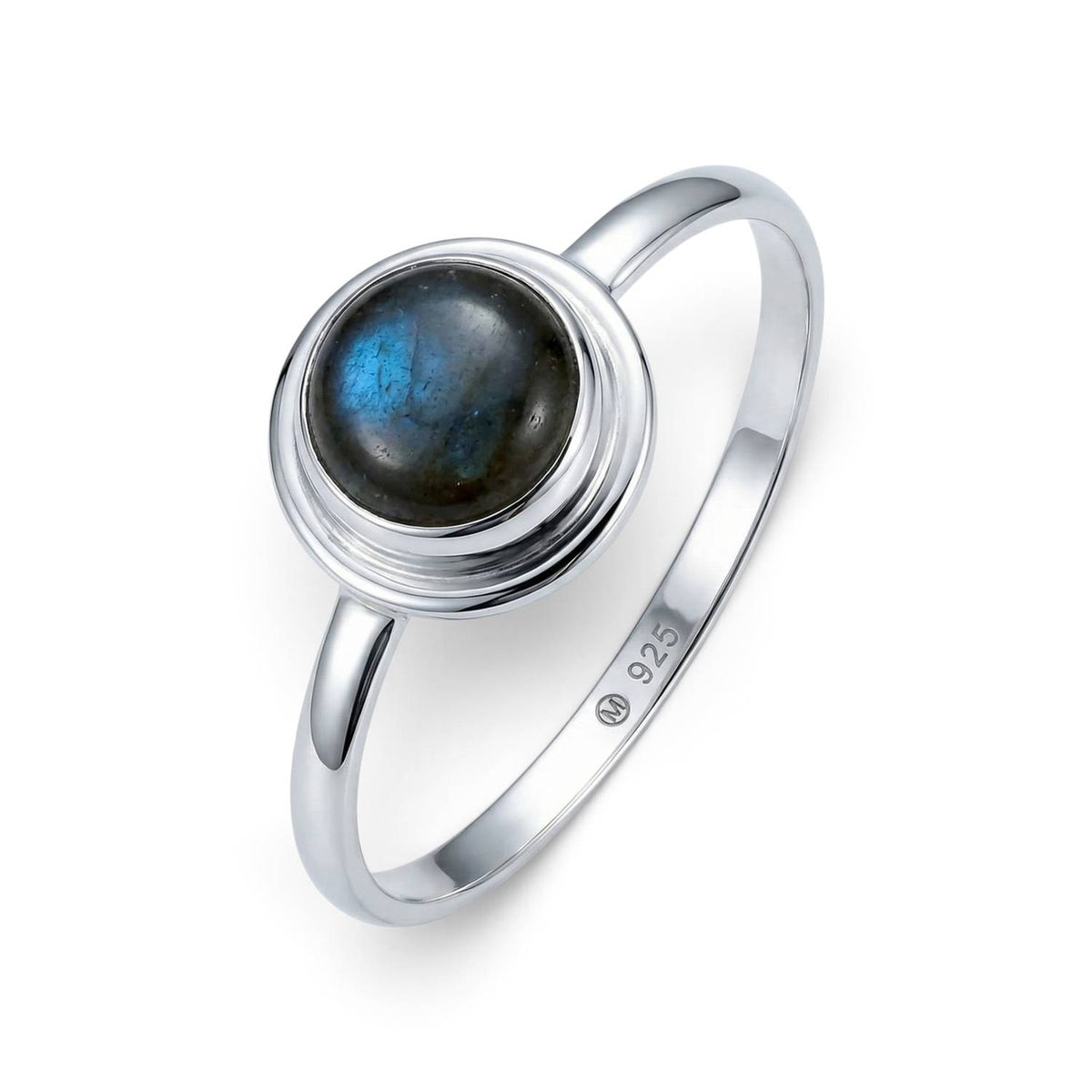Labradoritring aus Silber auf weißem Hintergrund