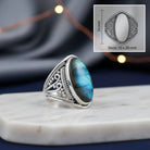 [KI] Labradoritring aus Silber mit Maßangaben zu Ring und Edelstein