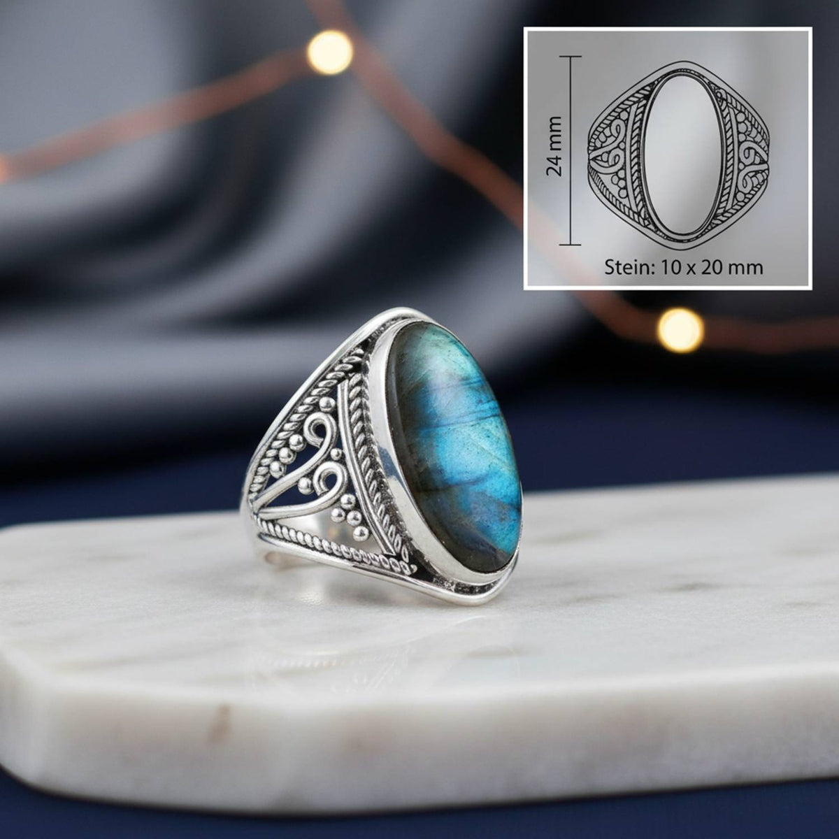 Labradoritring aus Silber mit Maßangaben zu Ring und Edelstein