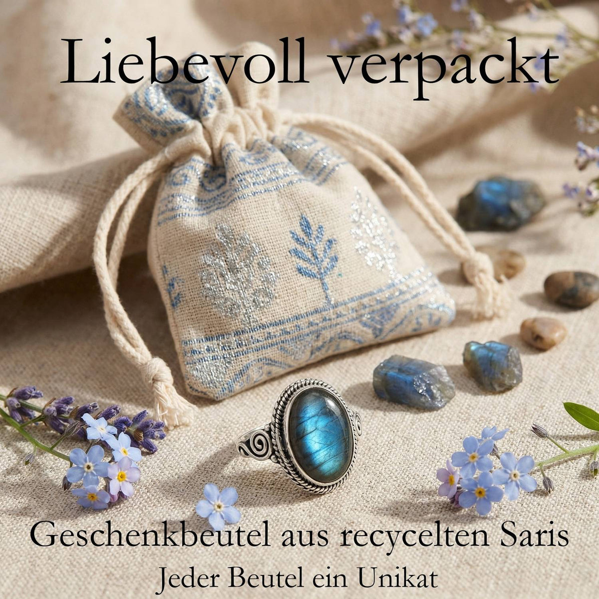Silberring mit Labradorit und Geschenkbeutel aus recyceltem Sari
