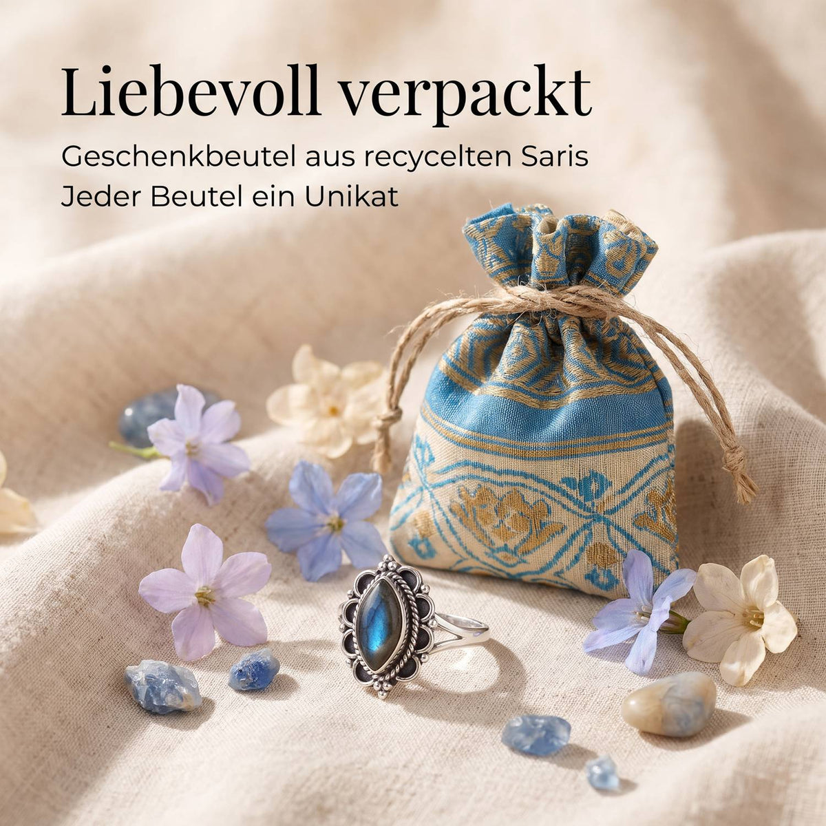 Silberring mit Labradorit und Geschenkbeutel aus recyceltem Sari