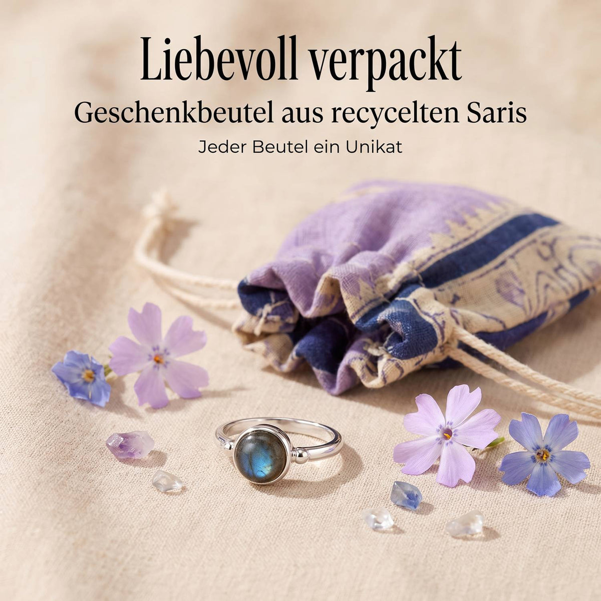 Silberring mit Labradorit und Geschenkbeutel aus recyceltem Sari