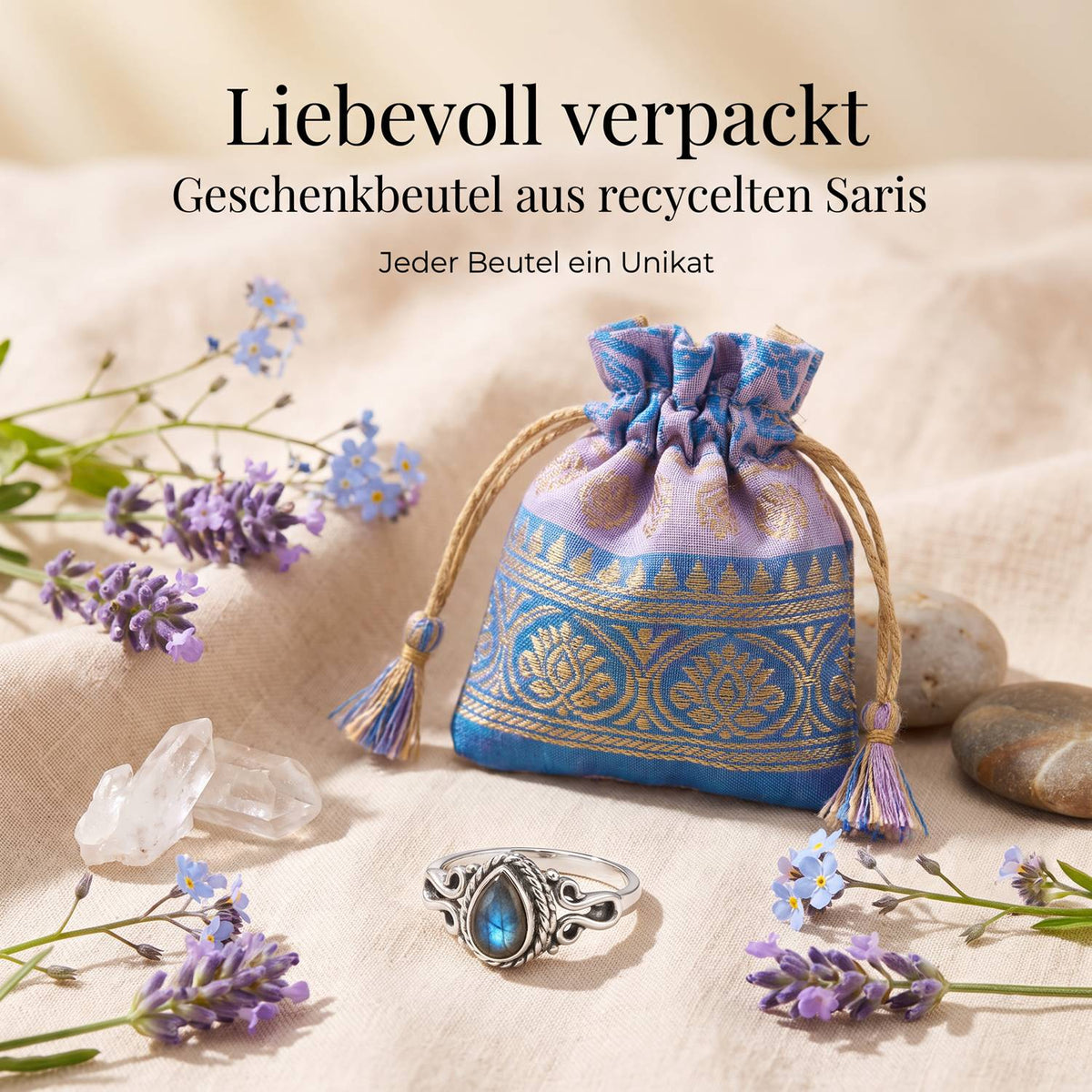 Silberring mit Labradorit und Geschenkbeutel aus recyceltem Sari