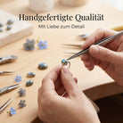 [KI] Handgefertigter Silberring mit Labradorit bei der Schmuckherstellung