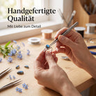 [KI] Handgefertigter Silberring mit Labradorit bei der Schmuckherstellung
