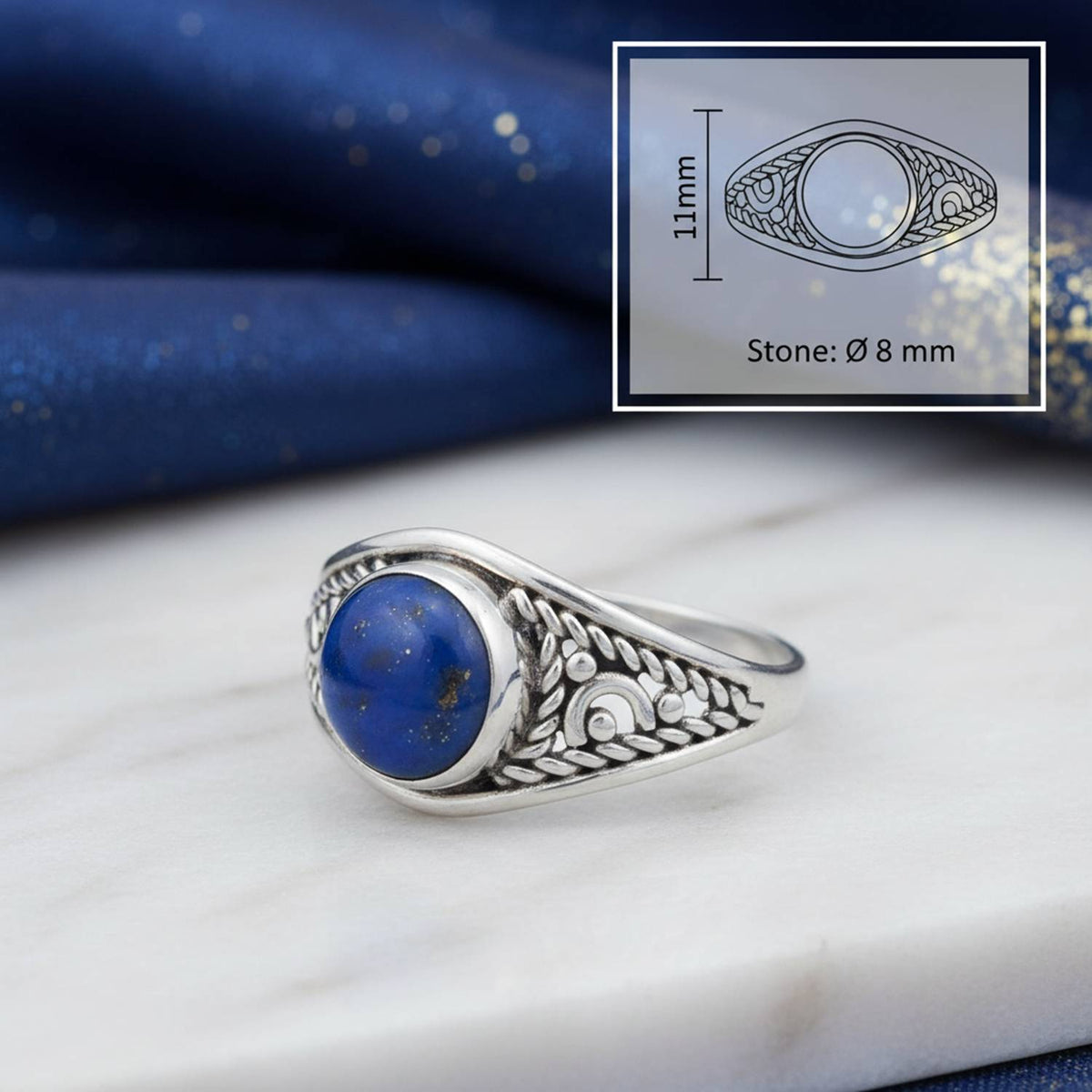 Lapislazuliring aus Silber mit Maßangaben zu Ring und Edelstein