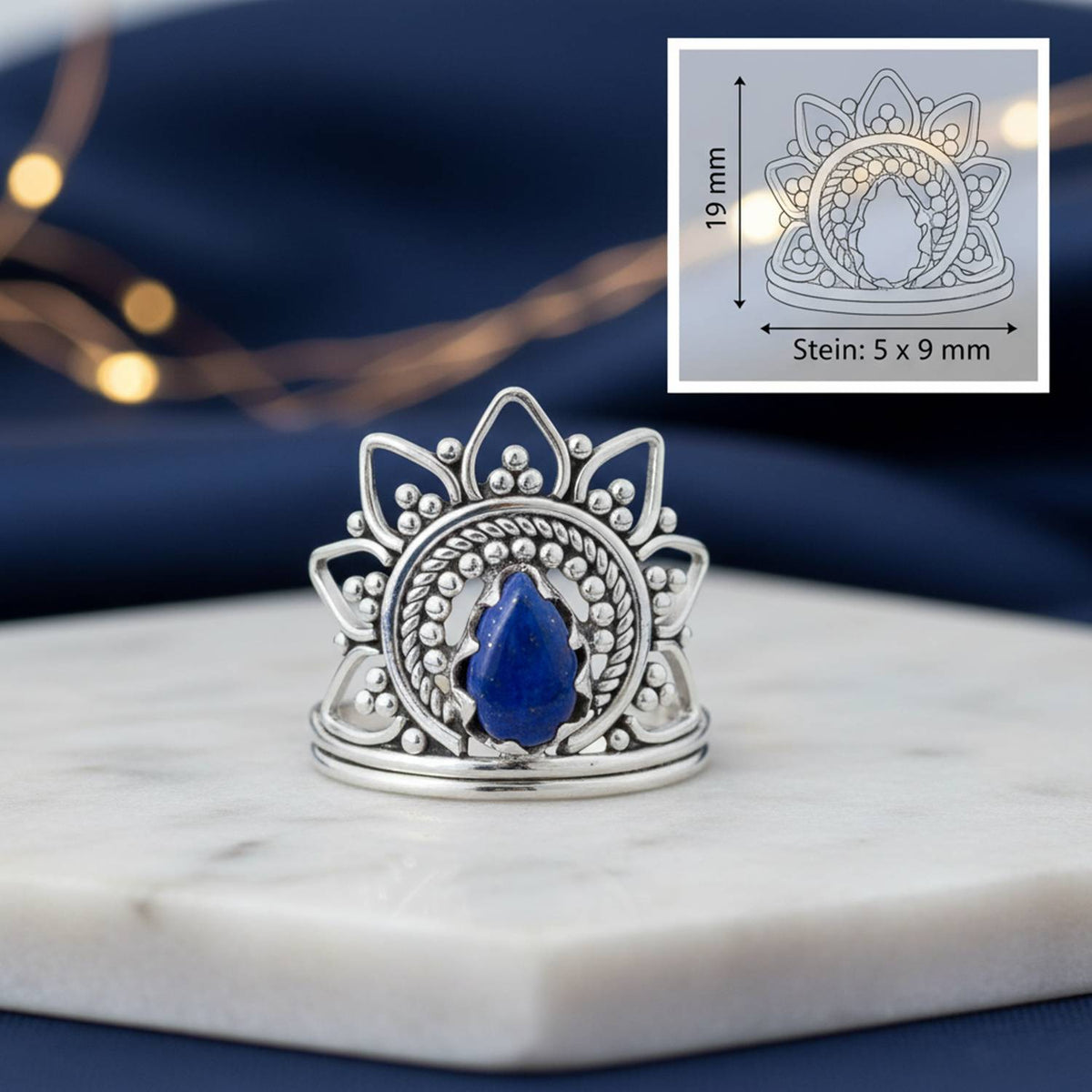 Lapislazuliring aus Silber mit Maßangaben zu Ring und Edelstein