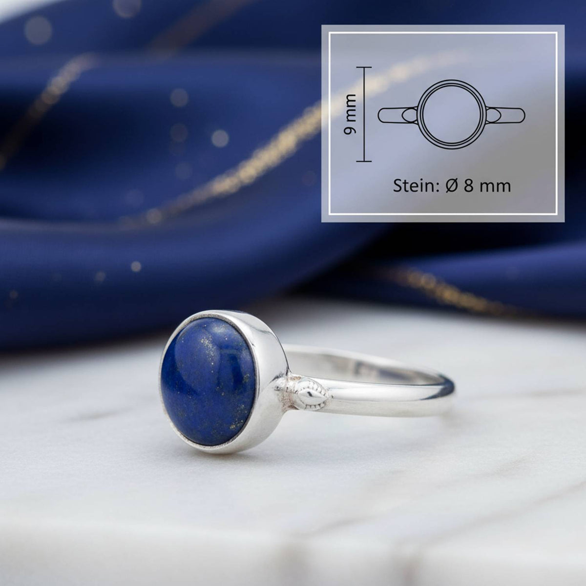 Lapislazuliring aus Silber mit Maßangaben zu Ring und Edelstein
