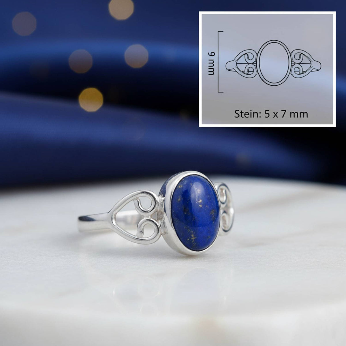 Lapislazuliring aus Silber mit Maßangaben zu Ring und Edelstein