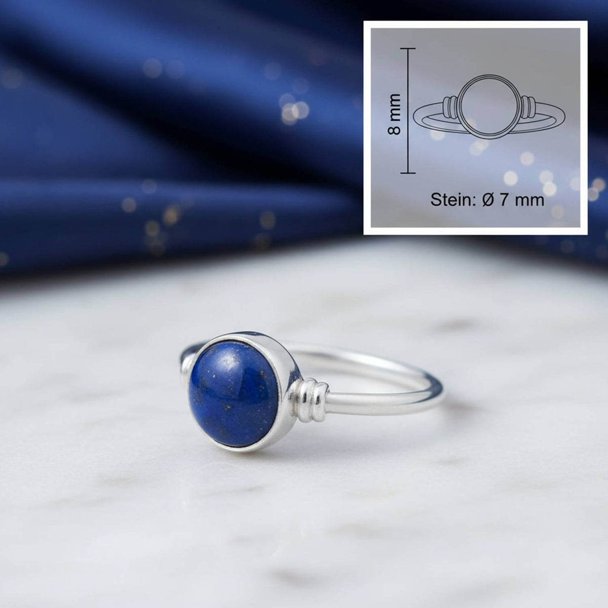 Lapislazuliring aus Silber mit Maßangaben zu Ring und Edelstein