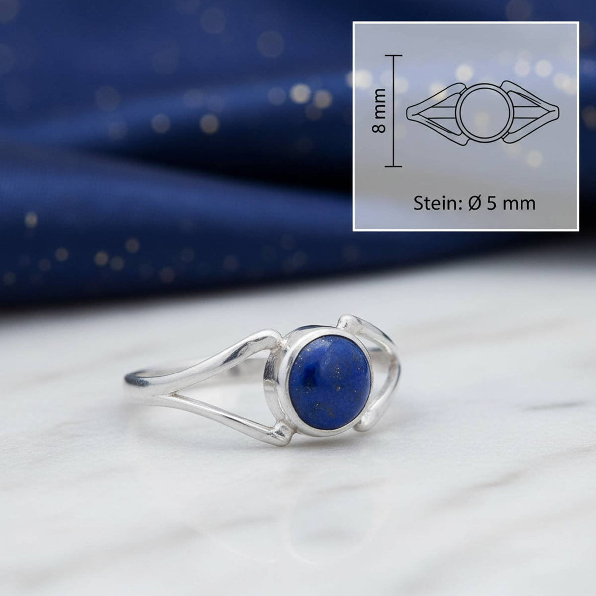Lapislazuliring aus Silber mit Maßangaben zu Ring und Edelstein