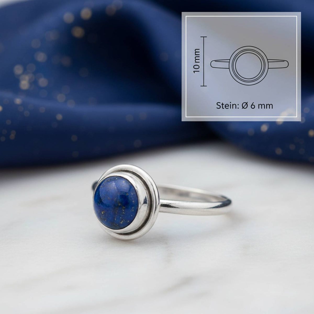 Lapislazuliring aus Silber mit Maßangaben zu Ring und Edelstein