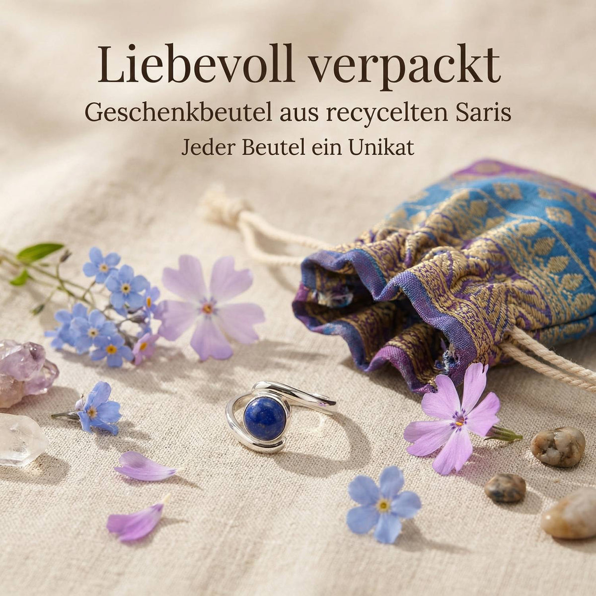 Silberring mit Lapislazuli und Geschenkbeutel aus recyceltem Sari