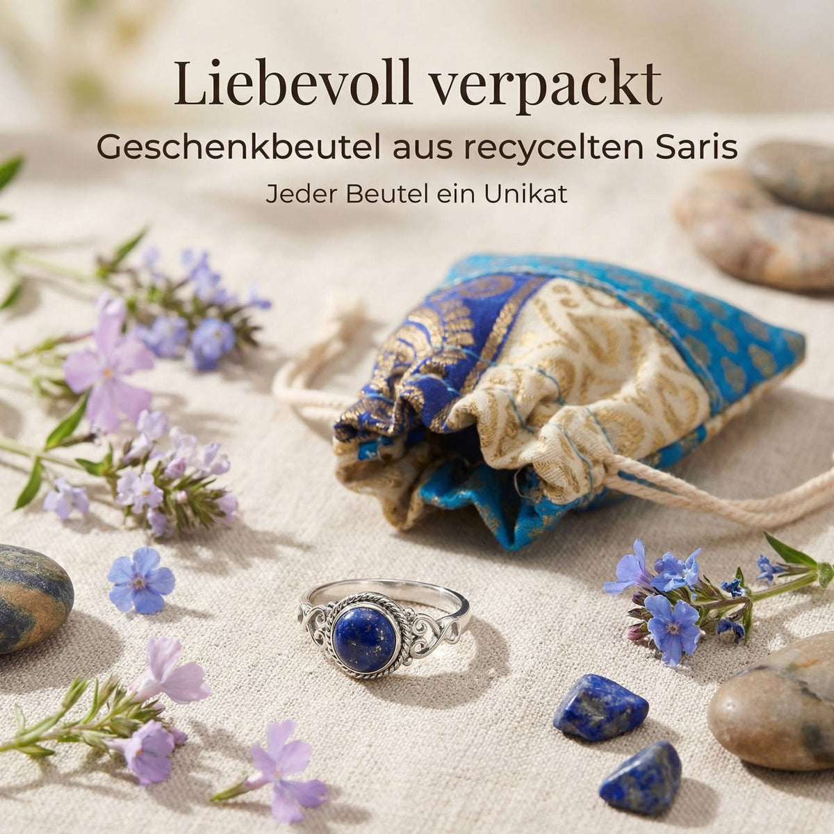 Silberring mit Lapislazuli und Geschenkbeutel aus recyceltem Sari