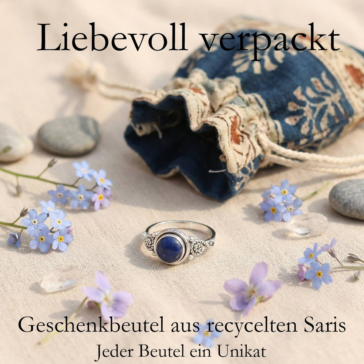 Silberring mit Lapislazuli und Geschenkbeutel aus recyceltem Sari