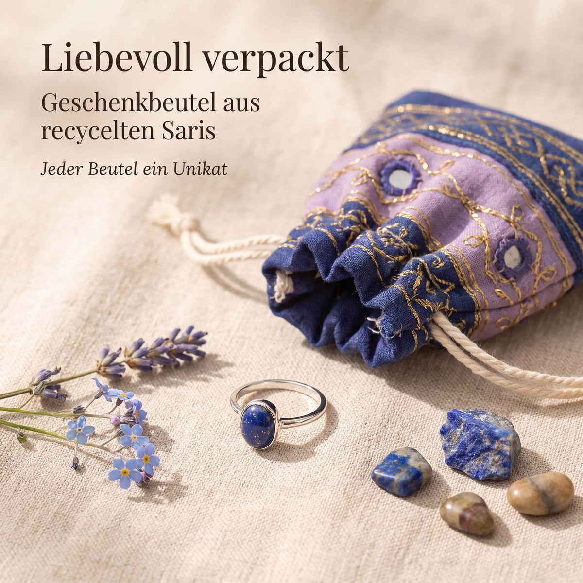 Silberring mit Lapislazuli und Geschenkbeutel aus recyceltem Sari
