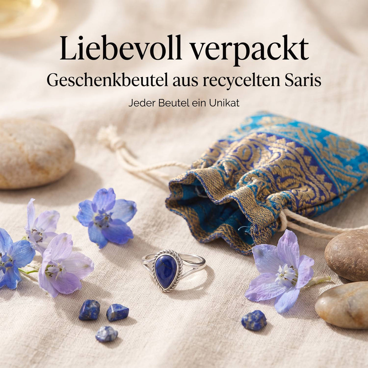 Silberring mit Lapislazuli und Geschenkbeutel aus recyceltem Sari