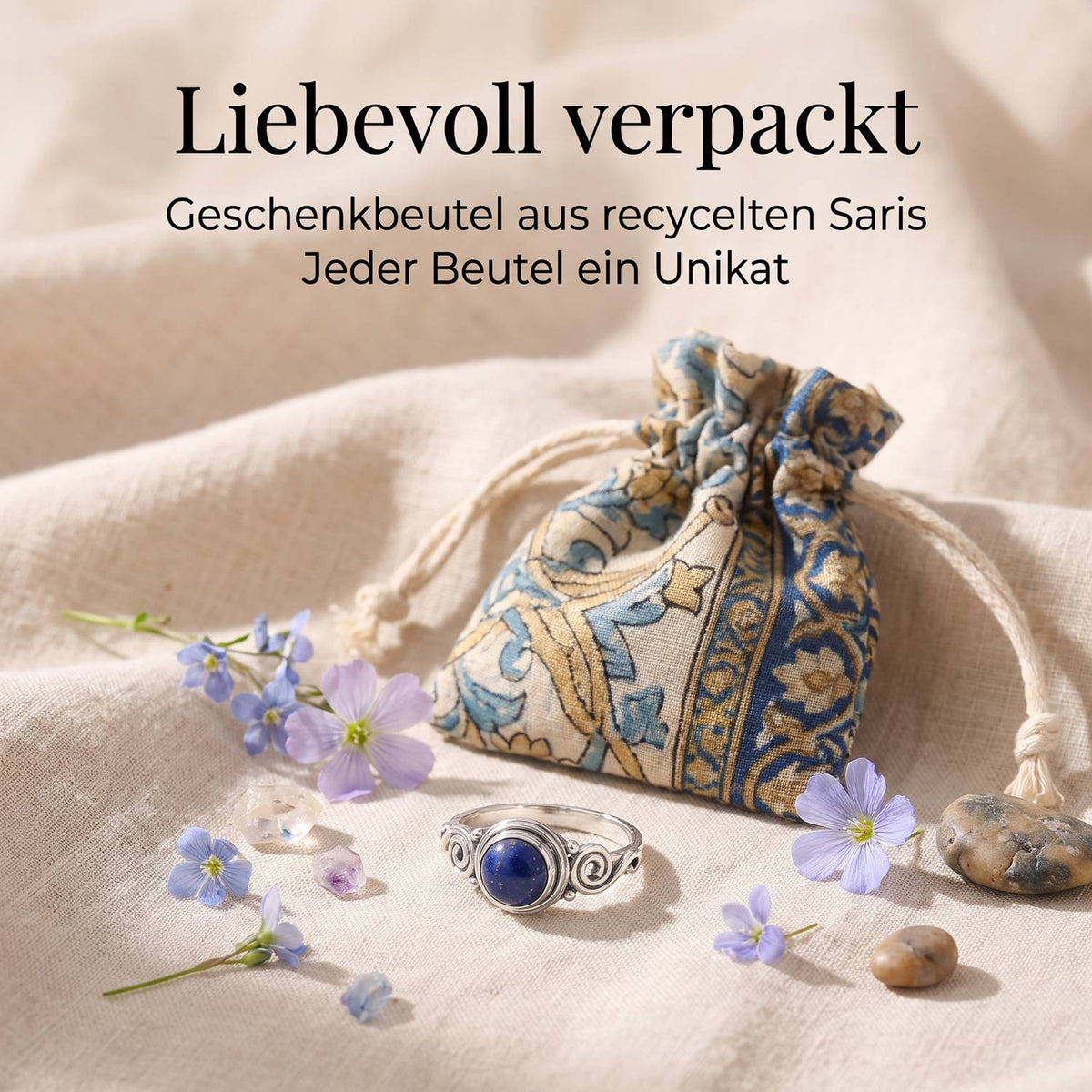 Silberring mit Lapislazuli und Geschenkbeutel aus recyceltem Sari