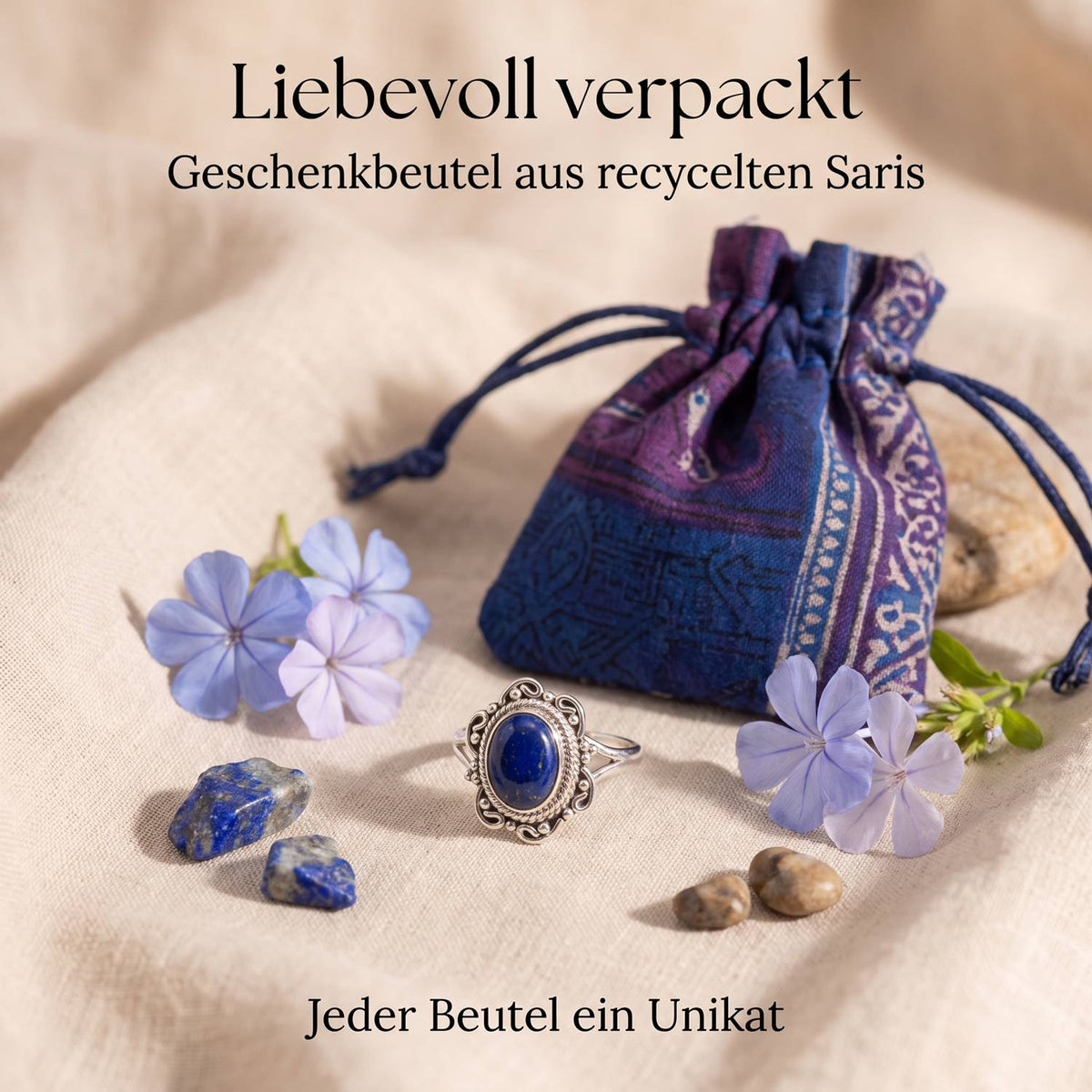 Silberring mit Lapislazuli und Geschenkbeutel aus recyceltem Sari