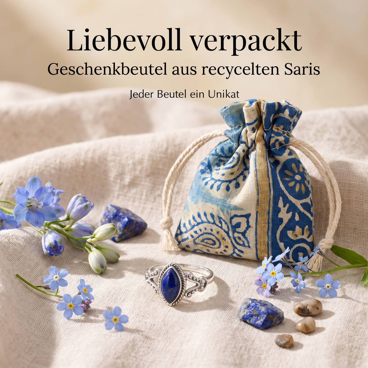 Silberring mit Lapislazuli und Geschenkbeutel aus recyceltem Sari