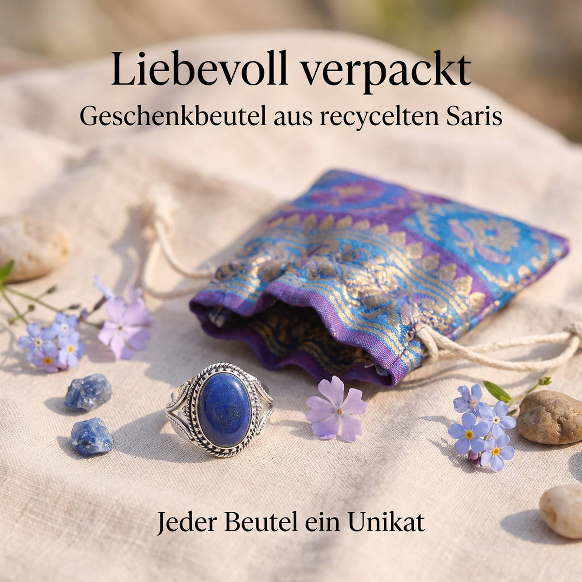Silberring mit Lapislazuli und Geschenkbeutel aus recyceltem Sari