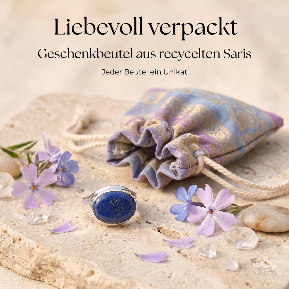 Silberring mit Lapislazuli und Geschenkbeutel aus recyceltem Sari