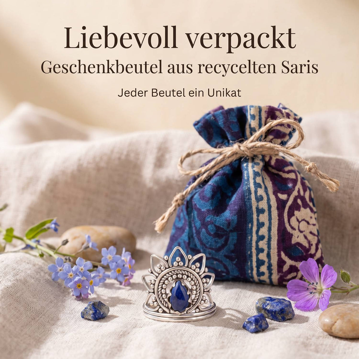 Silberring mit Lapislazuli und Geschenkbeutel aus recyceltem Sari