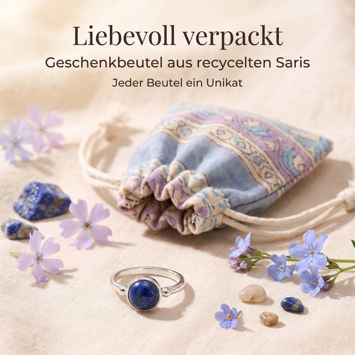 Silberring mit Lapislazuli und Geschenkbeutel aus recyceltem Sari