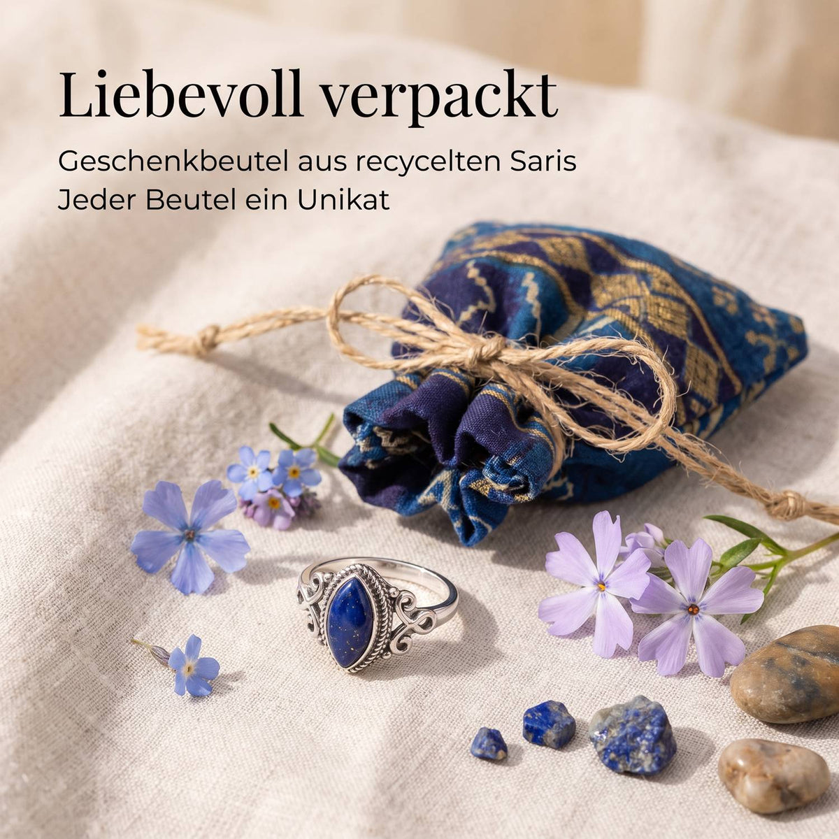 Silberring mit Lapislazuli und Geschenkbeutel aus recyceltem Sari