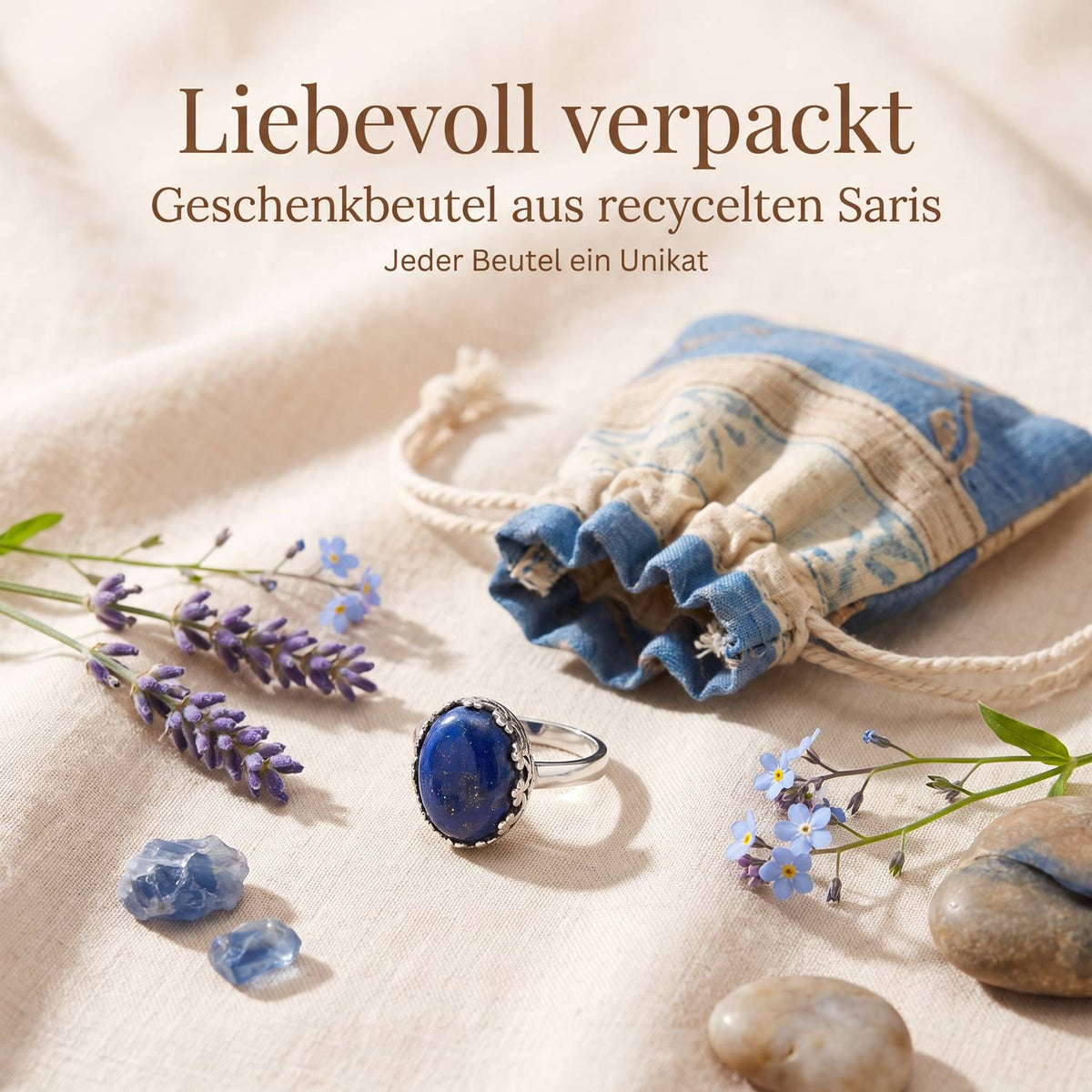 Silberring mit Lapislazuli und Geschenkbeutel aus recyceltem Sari