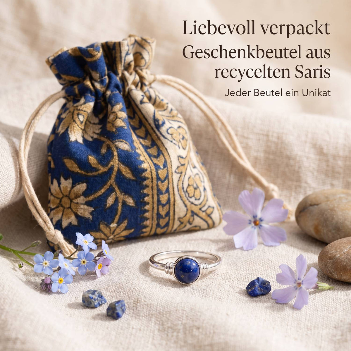 Silberring mit Lapislazuli und Geschenkbeutel aus recyceltem Sari