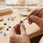 [KI] Handgefertigter Silberring mit Lapislazuli bei der Schmuckherstellung