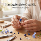[KI] Handgefertigter Silberring mit Lapislazuli bei der Schmuckherstellung