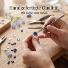 [KI] Handgefertigter Silberring mit Lapislazuli bei der Schmuckherstellung