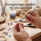 [KI] Handgefertigter Silberring mit Lapislazuli bei der Schmuckherstellung