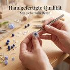 [KI] Handgefertigter Silberring mit Lapislazuli bei der Schmuckherstellung