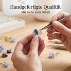 [KI] Handgefertigter Silberring mit Lapislazuli bei der Schmuckherstellung