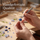 [KI] Handgefertigter Silberring mit Lapislazuli bei der Schmuckherstellung