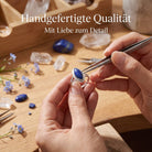 [KI] Handgefertigter Silberring mit Lapislazuli bei der Schmuckherstellung