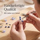 [KI] Handgefertigter Silberring mit Lapislazuli bei der Schmuckherstellung