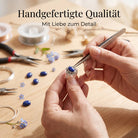 [KI] Handgefertigter Silberring mit Lapislazuli bei der Schmuckherstellung