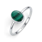 [KI] Malachitring aus Silber auf weißem Hintergrund