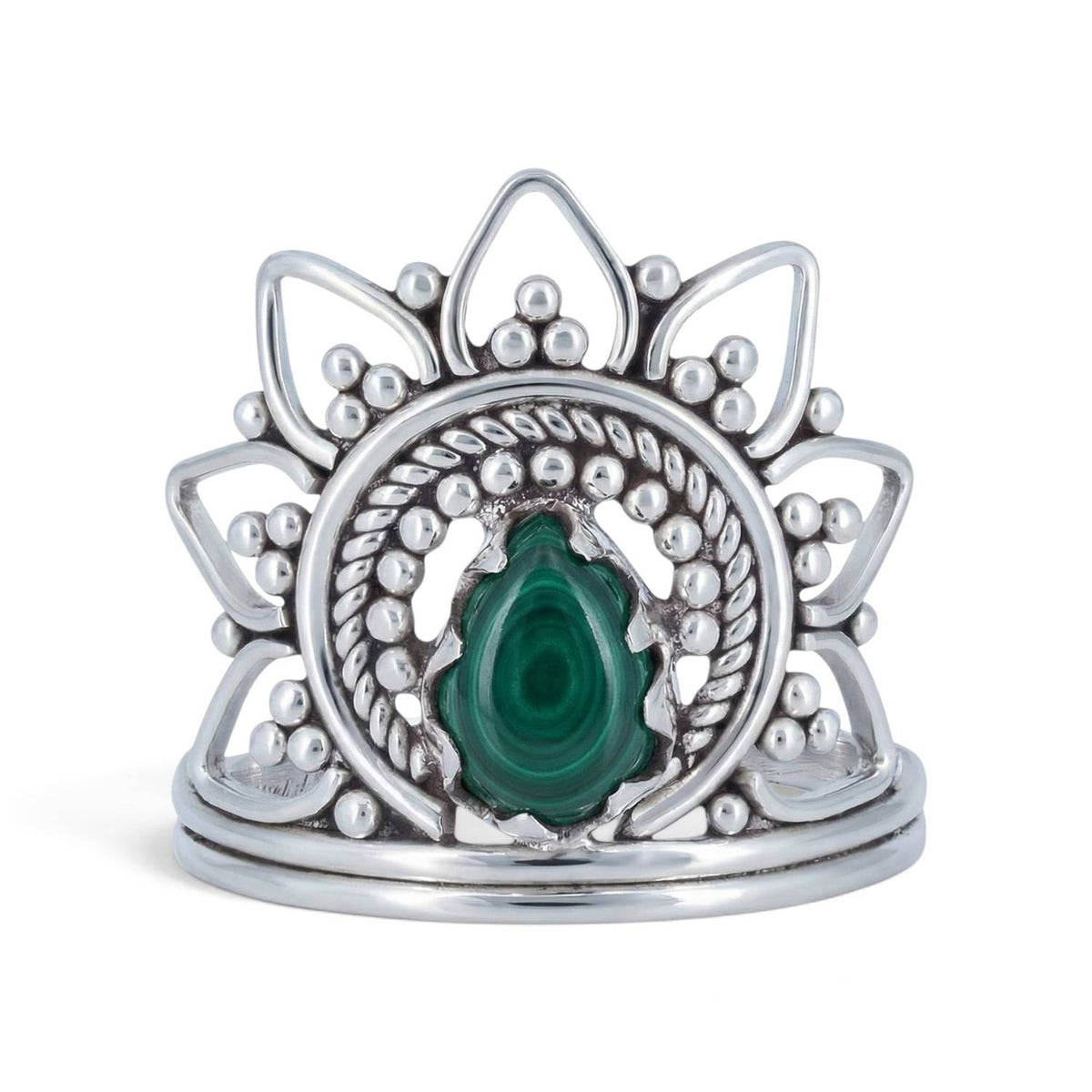 Malachitring aus Silber auf weißem Hintergrund