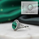 [KI] Malachitring aus Silber mit Maßangaben zu Ring und Edelstein