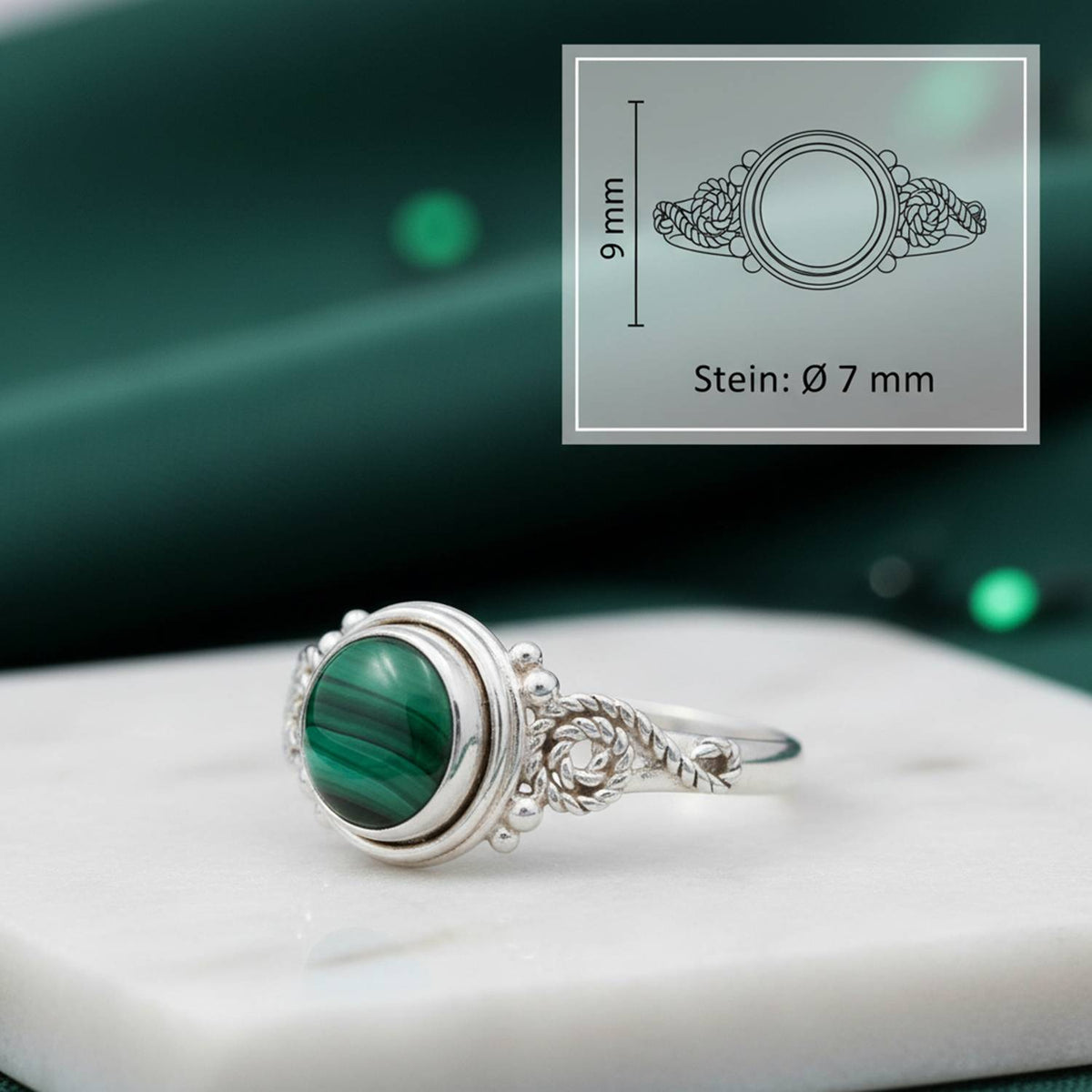 Malachitring aus Silber mit Maßangaben zu Ring und Edelstein