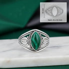 [KI] Malachitring aus Silber mit Maßangaben zu Ring und Edelstein