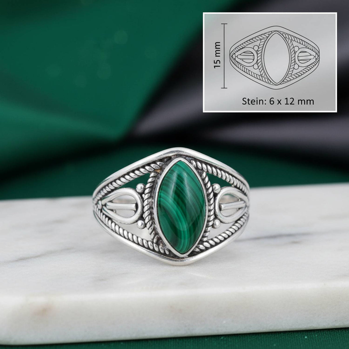 Malachitring aus Silber mit Maßangaben zu Ring und Edelstein